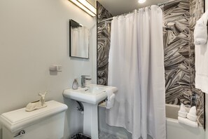 Shower, hair dryer, towels - Old Town Chicago at it's finest! Pet Friendly & Recently Renovated Top-Floor Condo Has Everything You Need for a Perfect Windy City Getaway by AllSet Turnover (Chicago)