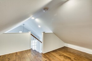 Interior - Old Town Chicago at it's finest! Pet Friendly & Recently Renovated Top-Floor Condo Has Everything You Need for a Perfect Windy City Getaway by AllSet Turnover (Chicago)