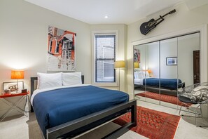 2 chambres, fer et planche à repasser, Wi-Fi, draps fournis