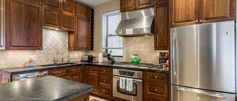 Fridge, microwave, oven, coffee/tea maker