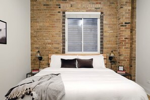 4 habitaciones, tabla de planchar con plancha, wifi y ropa de cama
