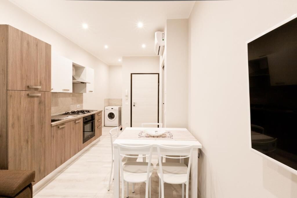 電冰箱、微波爐、烤箱、爐台