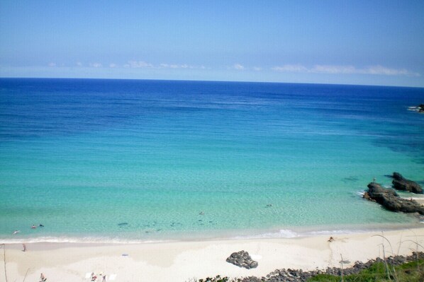 Beach nearby, sun loungers, beach towels