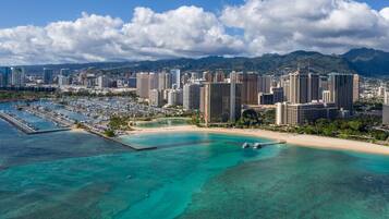 Beach nearby, sun loungers, beach towels