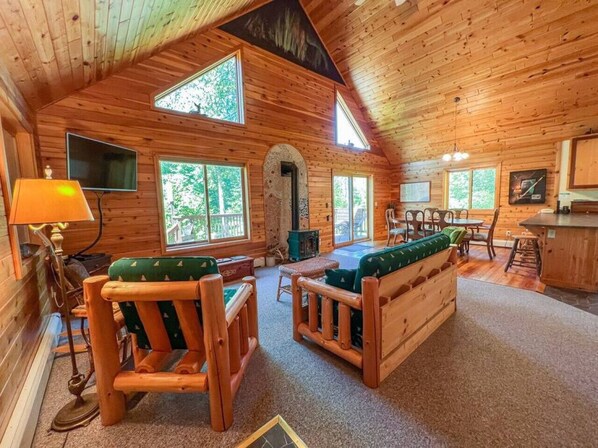 TV, fireplace - Secluded 2-Bedroom Cabin on the Edge of the BWCA (Grand Marais)