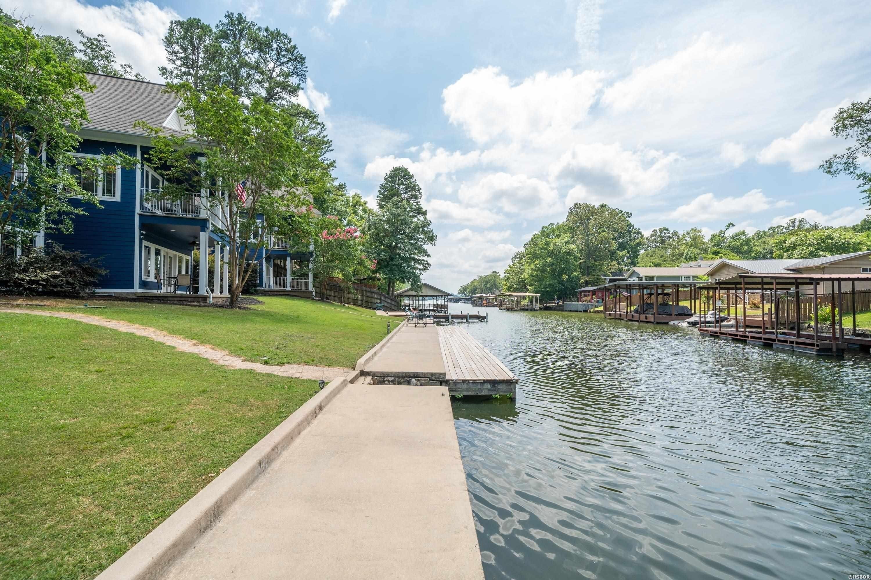 122 Chesapeake  Cove. Minutes from Oaklawn Racing and Downtown restaurants. 
