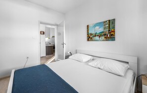 4 bedrooms, travel crib, free WiFi, bed sheets