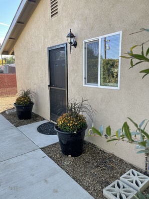 Property grounds - Private Bungalow Under the Oaks (Simi Valley)