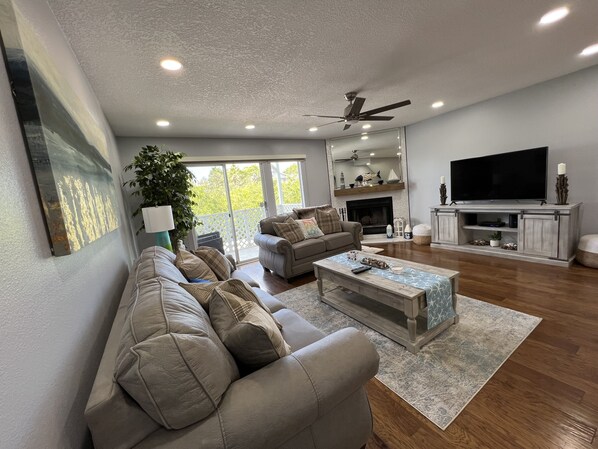 Smart TV, fireplace, table tennis