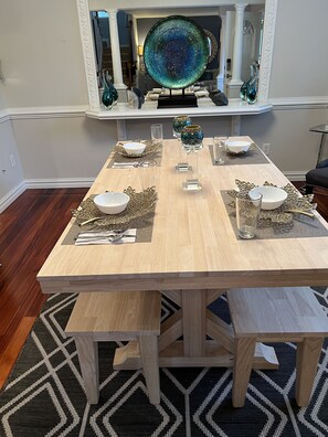 Dining - Mai Villa-Hampton - Where good times happen! (Hampton)