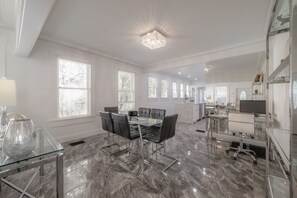 Dining - XMAS OFF BAYSHORE! Luxury 4/3 with Pool, Outdoor Kitchen, Steps off Bayshore (Tampa)