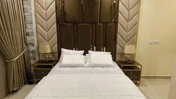 2 Schlafzimmer, Schreibtisch, Bügeleisen/Bügelbrett, WLAN