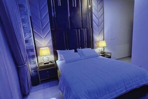 2 soverom, skrivebord, strykejern/-brett og wi-fi