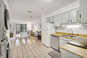 Private kitchen - 1 block from the wide sandy beachs (Hilton Head Island)