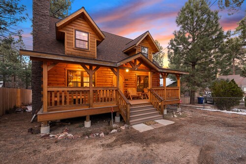 The Holiday Cabin - with Hot Tub & EV Charging