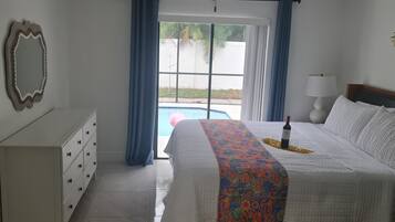 Bureau, fer et planche Ă  repasser, lit parapluie, Wi-Fi gratuit