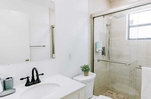 Combined shower/bathtub, hair dryer, towels, soap
