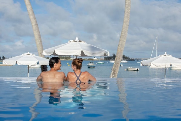Indoor pool, an infinity pool