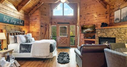 PRIVATE WATERFALL! STORYBOOK SETTING! RARE 1BR CABIN w/ HOT TUB & FIRE PIT