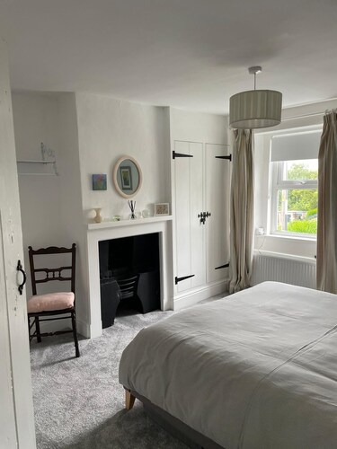 Cottage between the beach and Lake District. Sleeps 4. Pet friendly!