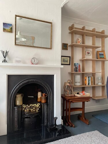 Cottage between the beach and Lake District. Sleeps 4. Pet friendly!