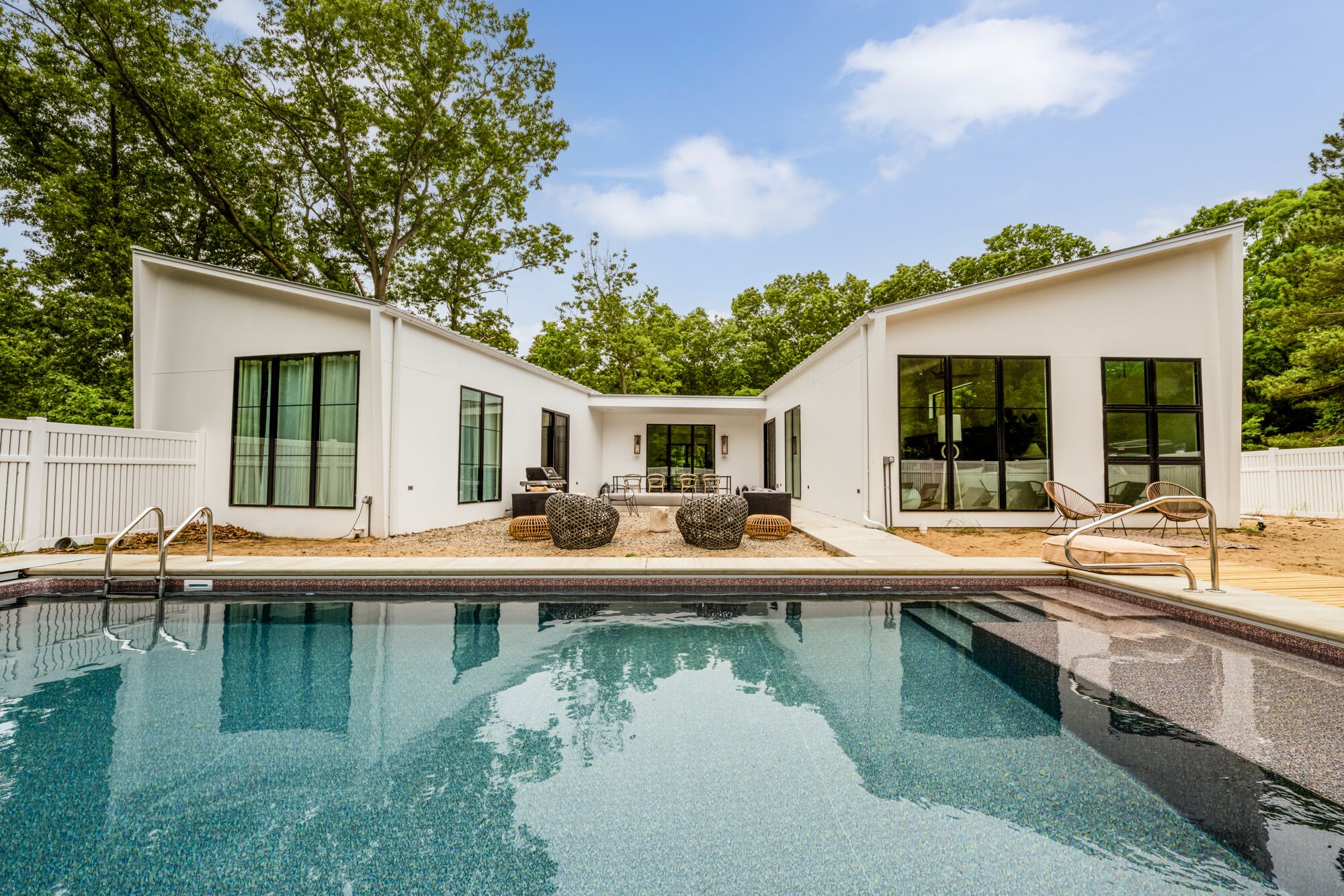 (3 Nt Min!) Gorgeous Home With Private Heated Pool & Close To Beach!