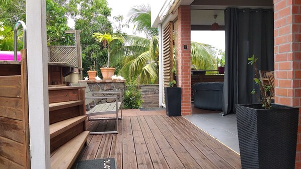 Terrace/patio - Charming F2 classified, air conditioning, sea view, spa, pool (Le Robert)