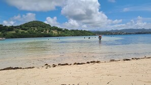 Sun loungers, beach towels - Charming F2 classified, air conditioning, sea view, spa, pool (Le Robert)