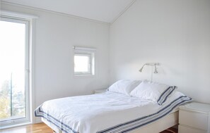 4 chambres, lit parapluie, draps fournis