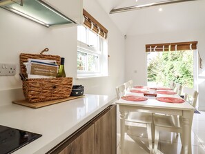 コテージ | 専用キッチン | 冷蔵庫、食器洗い機、電気ポット、トースター