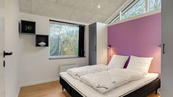 3 bedrooms, travel crib, free WiFi