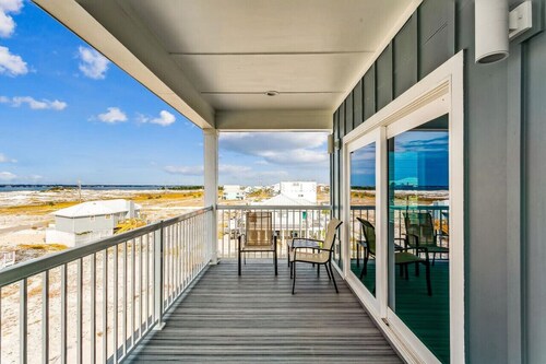 Bimini House : Home w/ elevator, pool, hot tub, volleyball court, golf cart, putt putt golf!
