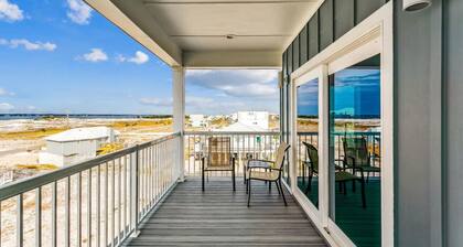 Bimini House : Home w/ elevator, pool, hot tub, volleyball court, golf cart, putt putt golf!