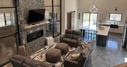 Secluded, Cozy Shouse near the Lake!