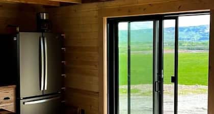 Miista'k Mountain Cabin -- Modern Cabin -- 15 Min to Glacier East Entrance