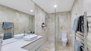 Bathtub - La Collina - Pool and Ocean Views! (Avoca Beach)
