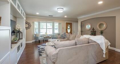 King Beds! - Clean and Spacious 5 bed 3 bath home