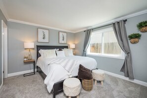 5 عدّة غرف نوم ومكتب ومكواة/لوح كي وسرير سفر