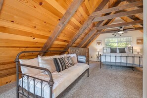 3 bedrooms, desk, WiFi, bed sheets - Access to Pinebrook Lake, AC, Pool Table (Arnold)