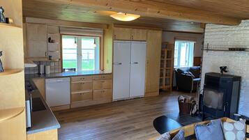 Een smart-tv en een open haard