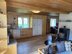 Smart TV, fireplace - Quietly situated vacation home in a secluded location (Västerbottens län)