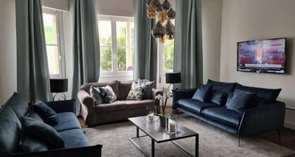 A typical Cannes townhouse, 450 meters from the Croisette