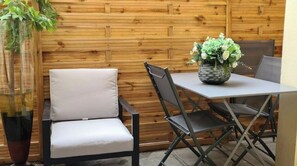 屋外ダイニングエリア