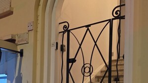 Unclassified image, 4 of 22, button - A typical Cannes townhouse, 450 meters from the Croisette  (Cannes)