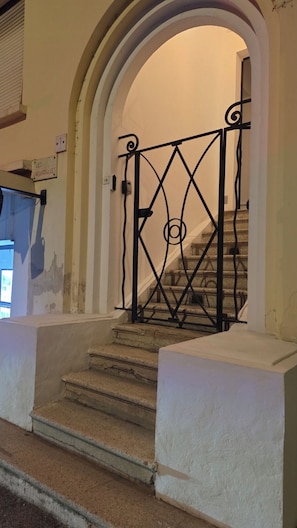 Exterior detail - A typical Cannes townhouse, 450 meters from the Croisette (Cannes)