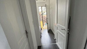 Unclassified image, 5 of 22, button - A typical Cannes townhouse, 450 meters from the Croisette  (Cannes)