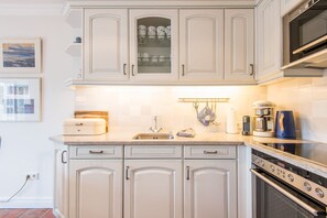 冷蔵庫、オーブン、コンロ、食器洗い機