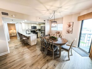 Dining - Beach View Condo, Indoor Pool Sleeps 10 /King Bed in Fort Morgan, Steps to Beach (Gulf Shores)