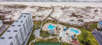 Beachside Condo, Indoor Pool Sleeps 10 with King Bed and Beautiful Views!