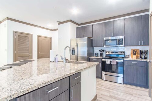 Boulevard Stays Charming 2BR, Parking